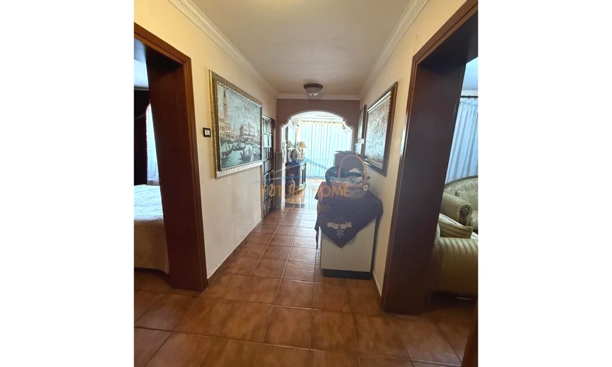 Shtepi ne shitje Apartament ne Tirane, 2+1, Mobilimi E mobiluar, Pagesa 182,000  Euro.