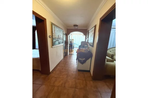 Shitet, Apartament 2+1, Materniteti i Ri, Tiranë