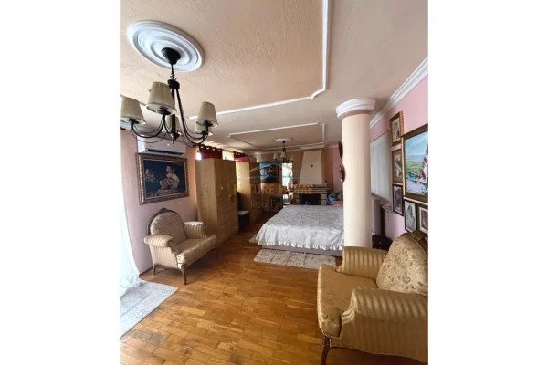 Shtepi ne shitje Apartament ne Tirane, 2+1, Mobilimi E mobiluar, Pagesa 182,000  Euro.