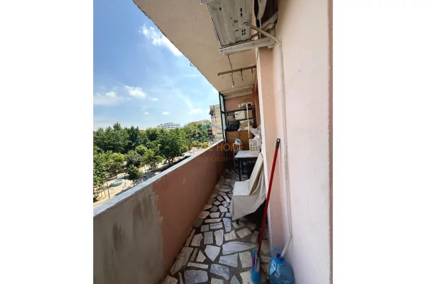 Shtepi ne shitje Apartament ne Tirane, 2+1, Mobilimi E mobiluar, Pagesa 182,000  Euro.