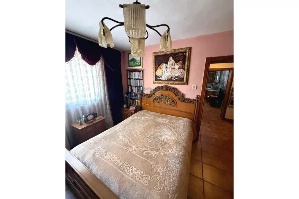 Shtepi ne shitje Apartament ne Tirane, 2+1, Mobilimi E mobiluar, Pagesa 182,000  Euro.