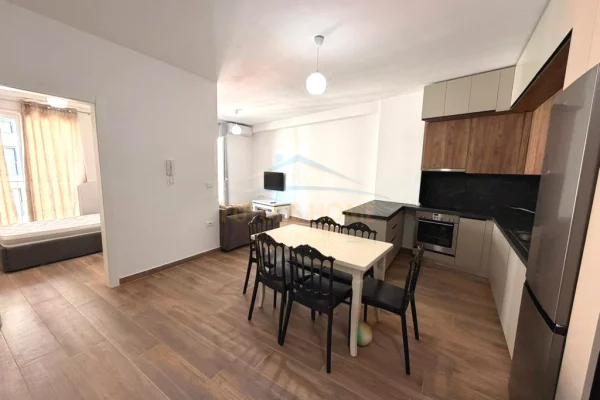 Shtepi ne shitje Apartament ne Tirane, 2+1, Mobilimi E mobiluar, Pagesa 147,000  Euro.