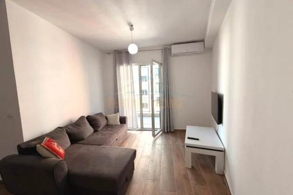Shtepi ne shitje Apartament ne Tirane, 2+1, Mobilimi E mobiluar, Pagesa 147,000  Euro.