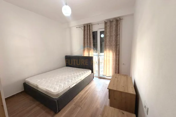 Shtepi ne shitje Apartament ne Tirane, 2+1, Mobilimi E mobiluar, Pagesa 147,000  Euro.