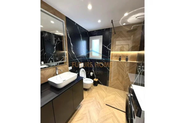 Shtepi ne shitje Apartament ne Tirane, 1+1, Mobilimi E mobiluar, Pagesa 175,000  Euro.