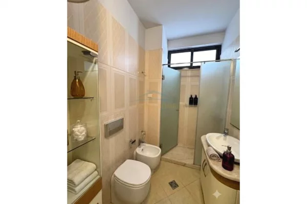 Shtepi ne shitje Apartament ne Tirane, 3+1, Mobilimi E mobiluar, Pagesa 255,240  Euro.