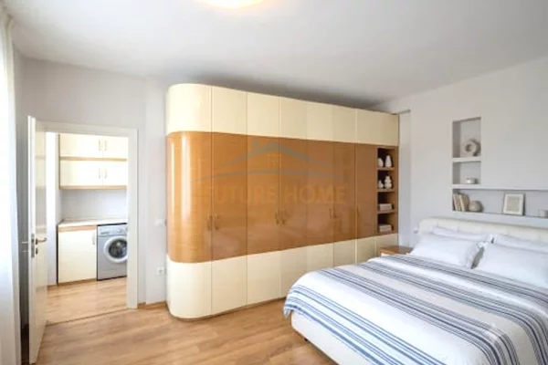 Shtepi ne shitje Apartament ne Tirane, 3+1, Mobilimi E mobiluar, Pagesa 255,240  Euro.