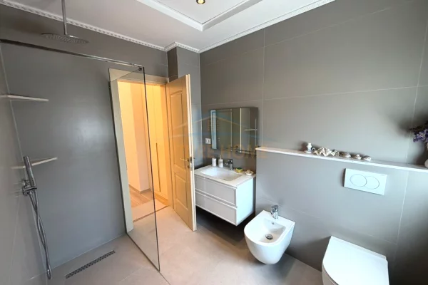 Shtepi me qera Apartament ne Tirane, 2+1, Mobilimi E mobiluar, Pagesa 900  Euro.