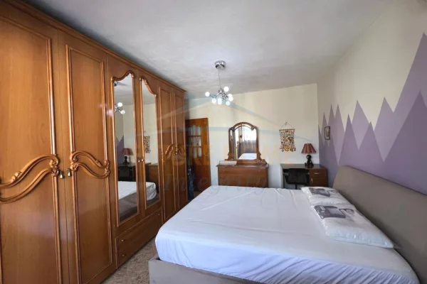Shtepi me qera Apartament ne Tirane, 1+1, Mobilimi E mobiluar, Pagesa 475  Euro.