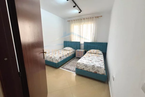 Shtepi me qera Apartament ne Tirane, 2+1, Mobilimi E mobiluar, Pagesa 700  Euro.