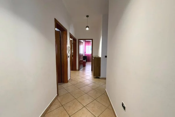 Shtepi me qera Apartament ne Tirane, 2+1, Mobilimi E mobiluar, Pagesa 650  Euro.