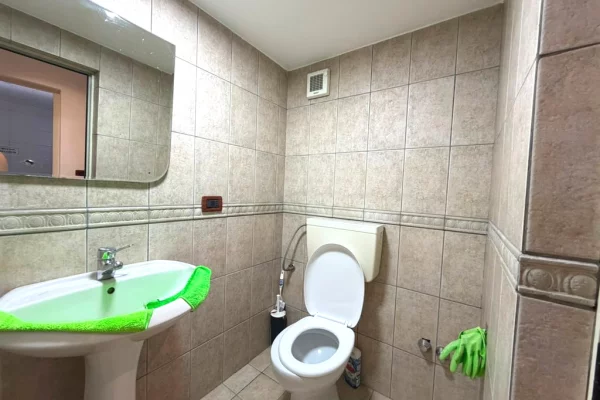 Shtepi me qera Apartament ne Tirane, 2+1, Mobilimi E mobiluar, Pagesa 650  Euro.
