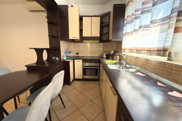 Shtepi me qera Apartament ne Tirane, 2+1, Mobilimi E mobiluar, Pagesa 650  Euro.
