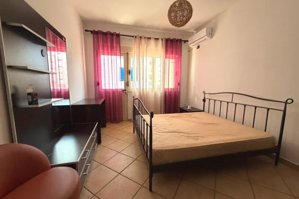Shtepi me qera Apartament ne Tirane, 2+1, Mobilimi E mobiluar, Pagesa 650  Euro.