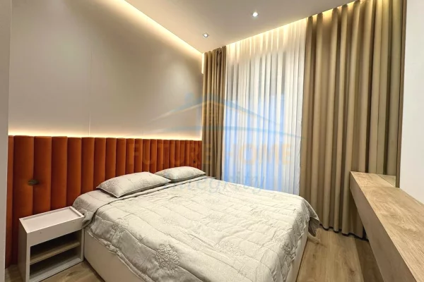 Shtepi ne shitje Apartament ne Tirane, 1+1, Mobilimi E mobiluar, Pagesa 100,000  Euro.