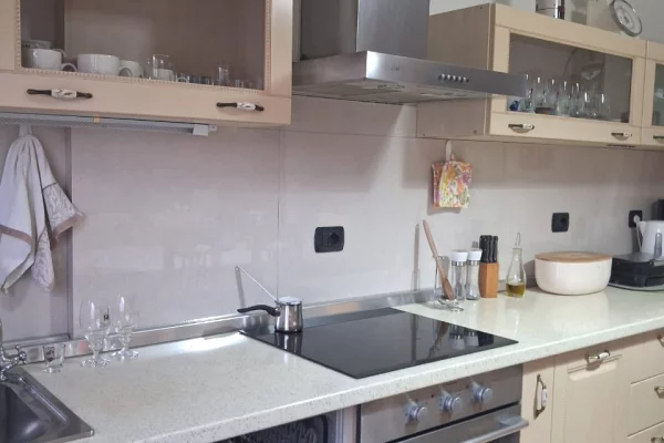 Shtepi me qera Vila Luksoze ne Tirane, 3+1, Mobilimi E mobiluar, Pagesa 80,000  Leke.