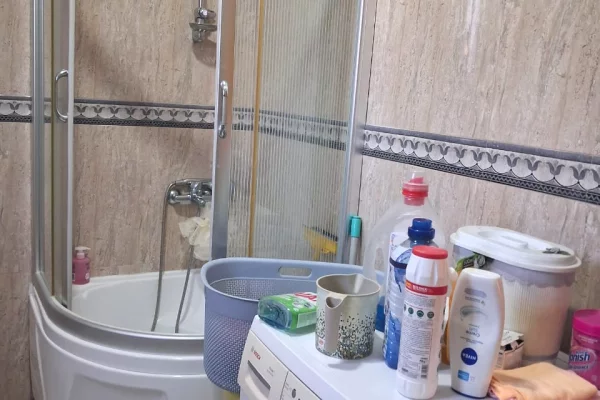 Shtepi me qera Vila Luksoze ne Tirane, 3+1, Mobilimi E mobiluar, Pagesa 80,000  Leke.