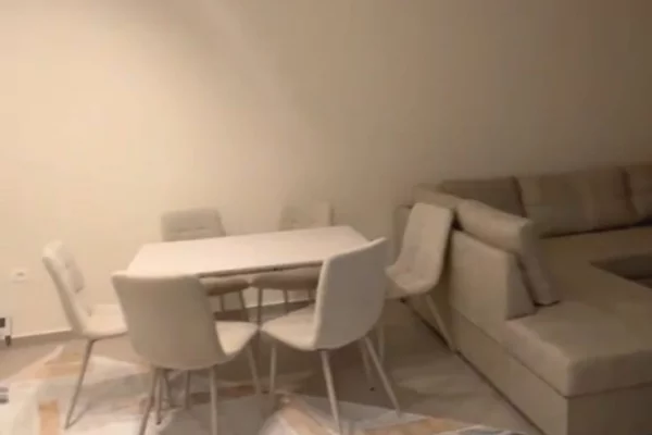 Shtepi me qera 1+1 ne Tirane - 43,000 Leke