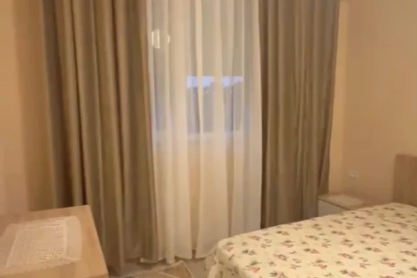 Shtepi me qera Apartament ne Tirane, 1+1, Mobilimi E mobiluar, Pagesa 40,000  Leke.