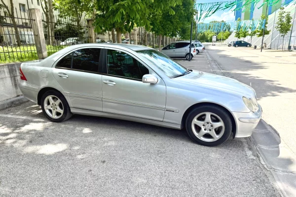 Auto in Vendita a Koriza - 3,200 Euro