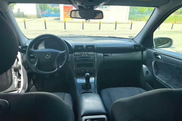 Auto in Vendita a Koriza, Mercedes-Benz, 2002 gasoline-gas,Kambio Manual Pagamento 3,200  Euro.