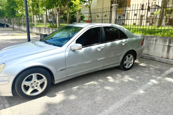 Auto in Vendita a Koriza, Mercedes-Benz, 2002 gasoline-gas,Kambio Manual Pagamento 3,200  Euro.