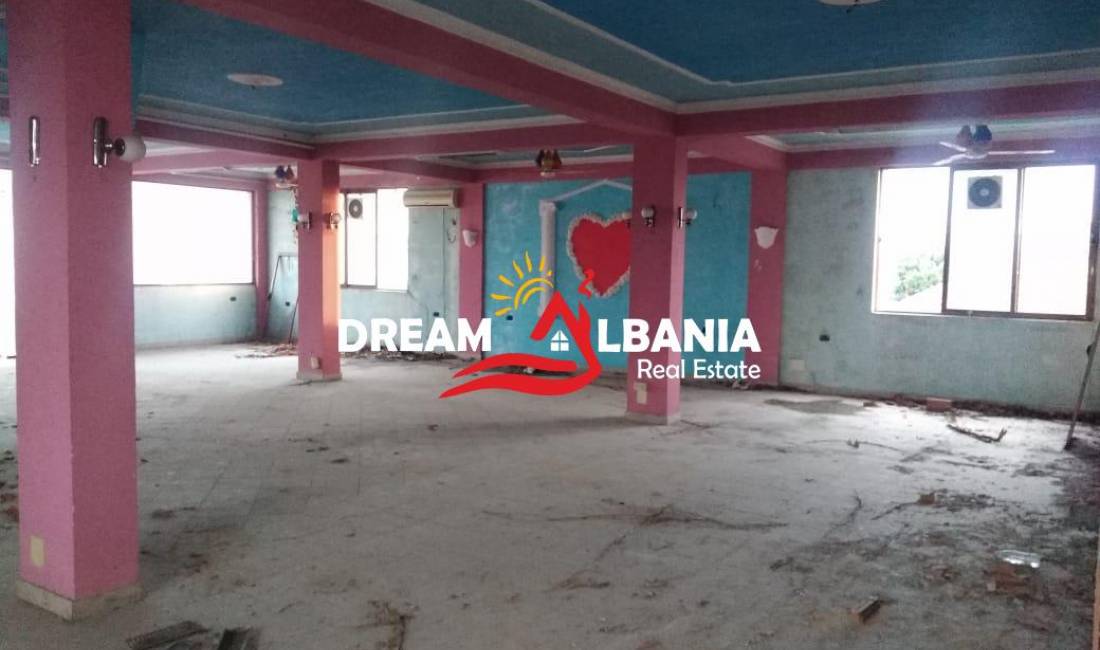 Magazine me qera ne prane Qendres Tregtare QTU ne Tirane (ID 4281171)