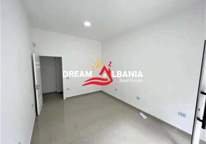 Ambiente Commerciale in Vendita 1+1 a Tirana - 137,100 Euro