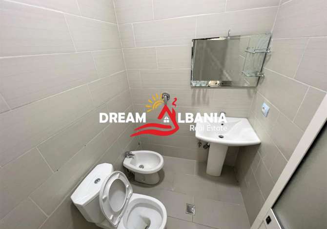 Ambiente Commerciale in Vendita 1+1 a Tirana - 137,100 Euro