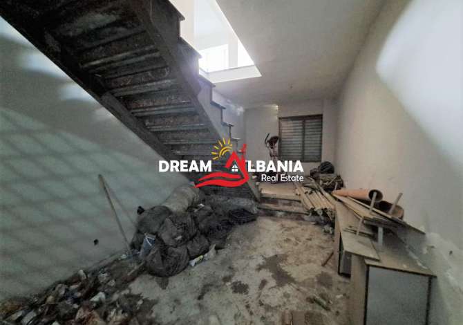 Ambient dublex me qera ne rrugen Dritan Hoxha, ne afersi te ProCredit Bank ne Tirane (ID 4261881)
