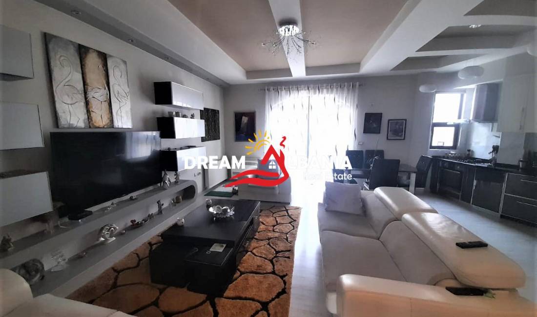 Shtepi ne shitje Vila Luksoze ne Tirane, 7+1, Mobilimi E mobiluar, Pagesa 660,000  Euro.