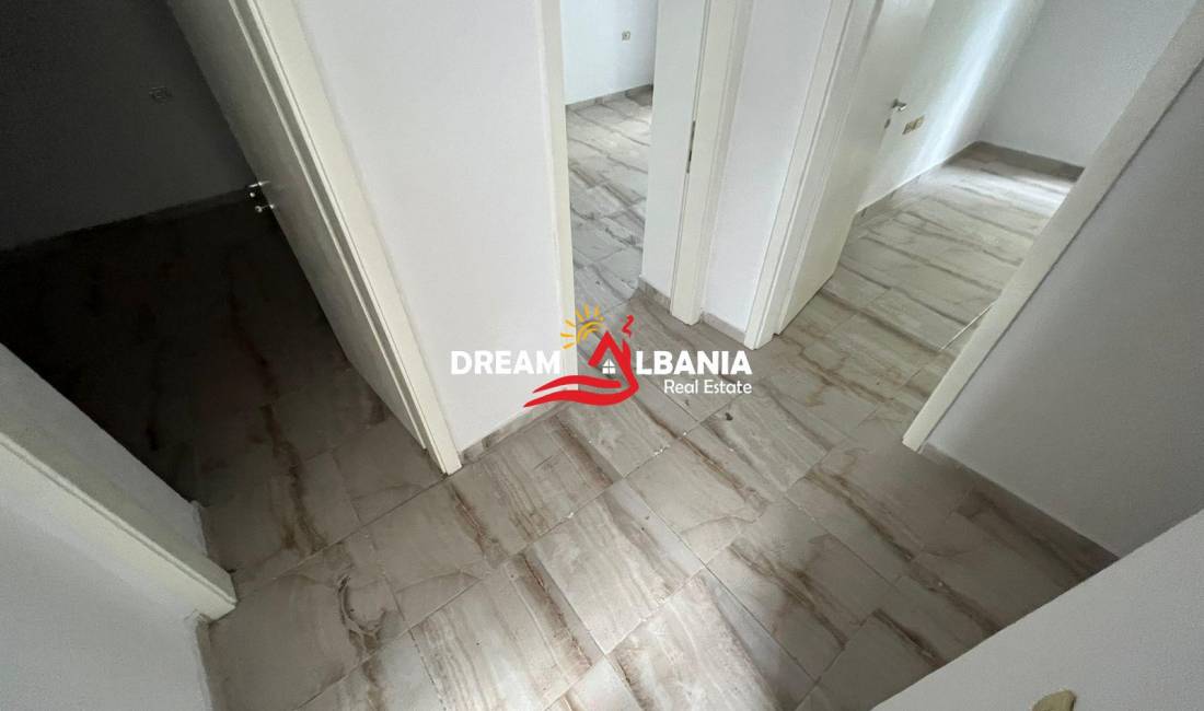 Zyre me qera tek Komuna e Parisit prane Luis Medical Center ne Tirane (ID 4229319)