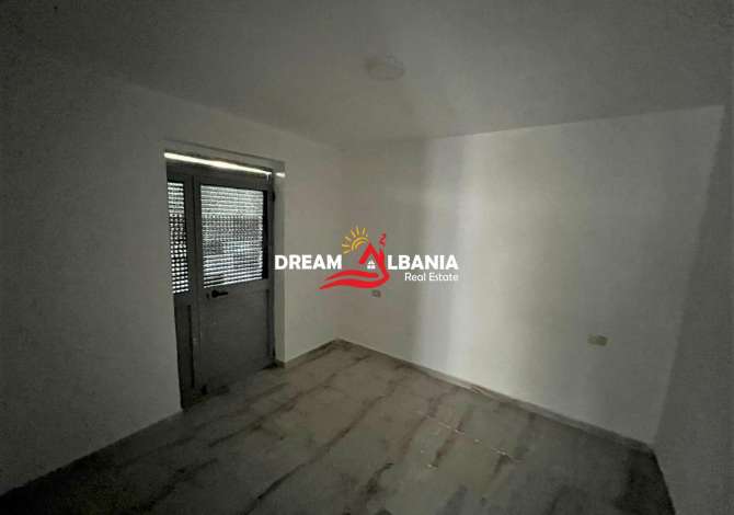 Zyre me qera tek Komuna e Parisit prane Luis Medical Center ne Tirane (ID 4229319)