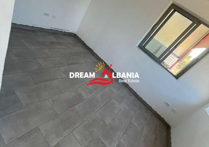 Magazine ne shitje ne autostraden Tirane-Durres (ID 4181065)