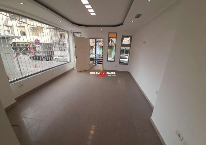 Zyrë me qera tek Rruga e Durrësit ne kryqezim me Rrugen e Bogdaneve ne Tiranë (ID 4261117)