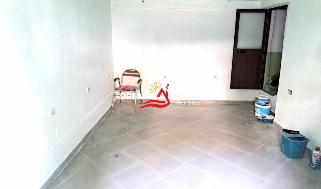 Dyqan ne shitje ne rrugen e Dibres ne afersi te Medresese ne Tirane (ID 4171440)