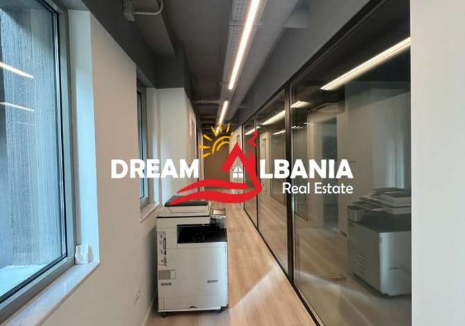 Ambiente Commerciale in Affitto 3+1 a Tirana - 13,700 Euro