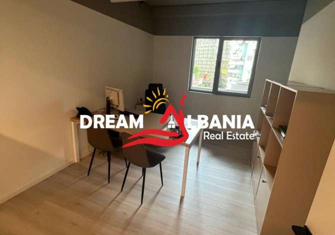 Ambiente Commerciale in Affitto 3+1 a Tirana - 13,700 Euro