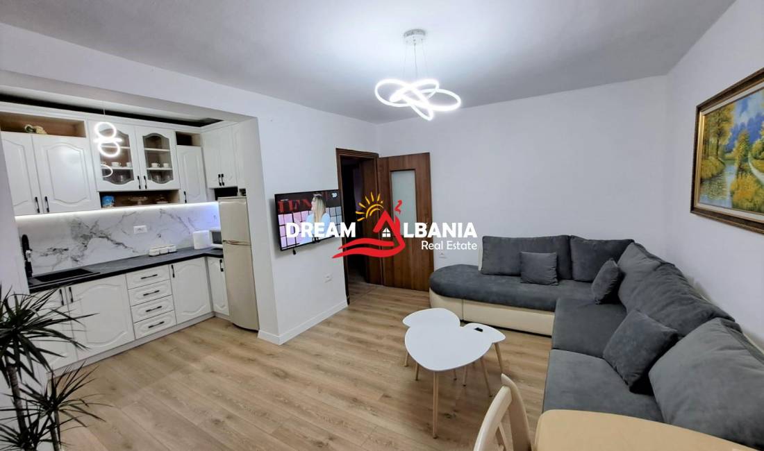 Shtepi ne shitje Apartament ne Tirane, 2+1, Mobilimi E mobiluar, Pagesa 135,000  Euro.