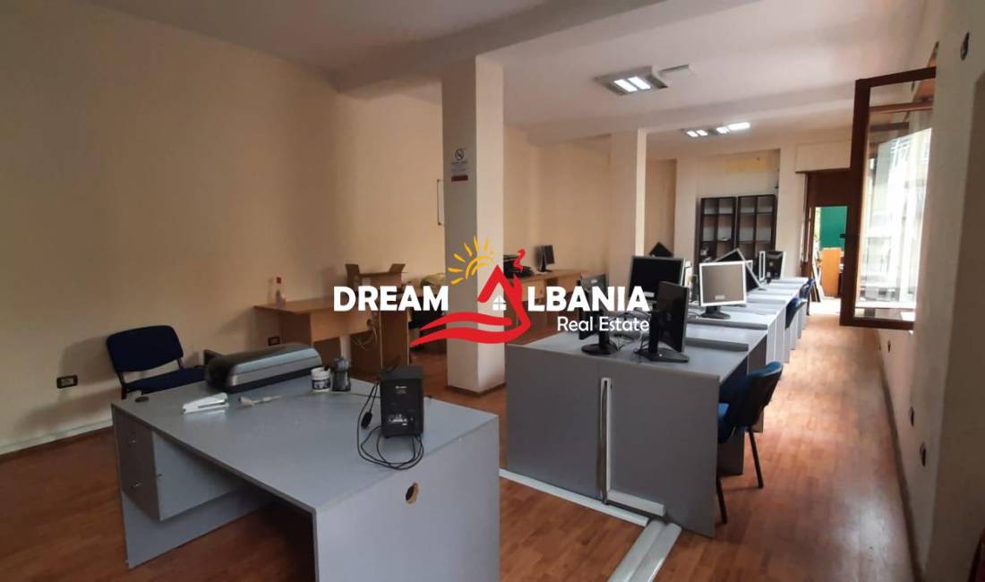 Zyre me qera ne Bllok, prane ish Farmacise Greke, ne Tirane (ID 4261312)