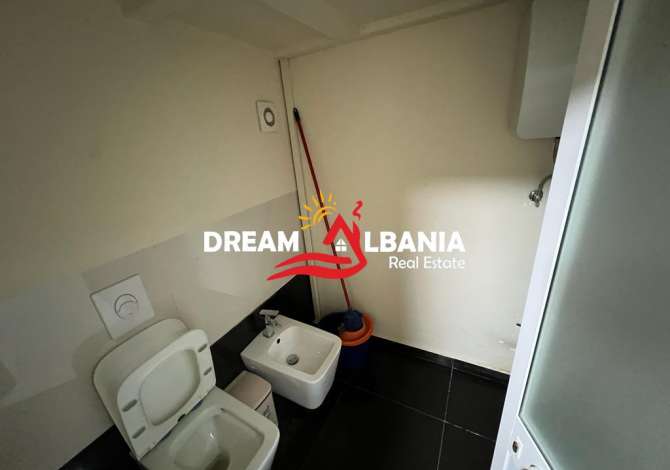 Ambiente Commerciale in Affitto 2+1 a Tirana - 1,100 Euro