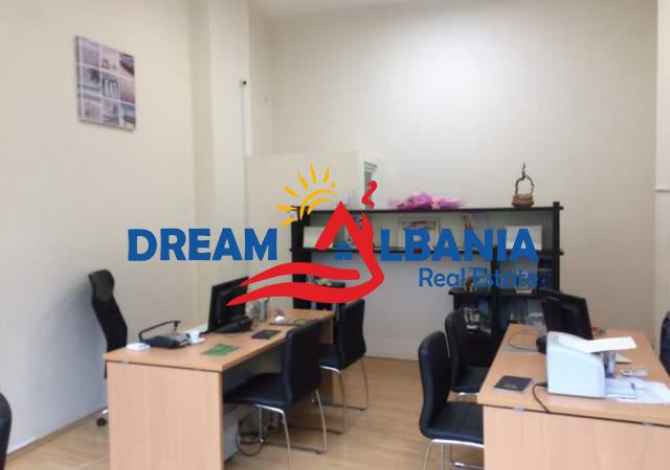 Ambiente Commerciale in Affitto 1+1 a Tirana - 380 Euro