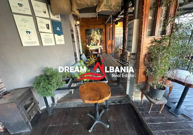 Ambient biznesi me qera 2+1 ne Tirane - 800 Euro