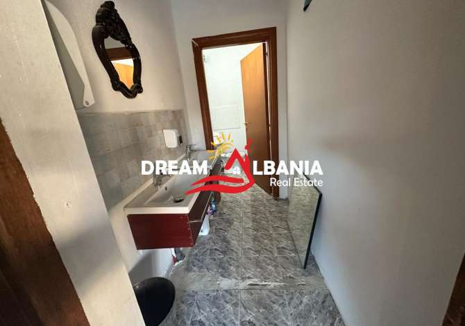 Jepet lokal me qera ne rrugen e Kroit, prane Kopshtit Zoologjik, Tirane (ID 4271924)