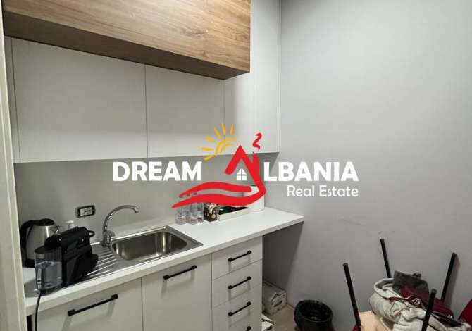 Ambient biznesi me qera 3+1 ne Tirane - 1,000 Euro