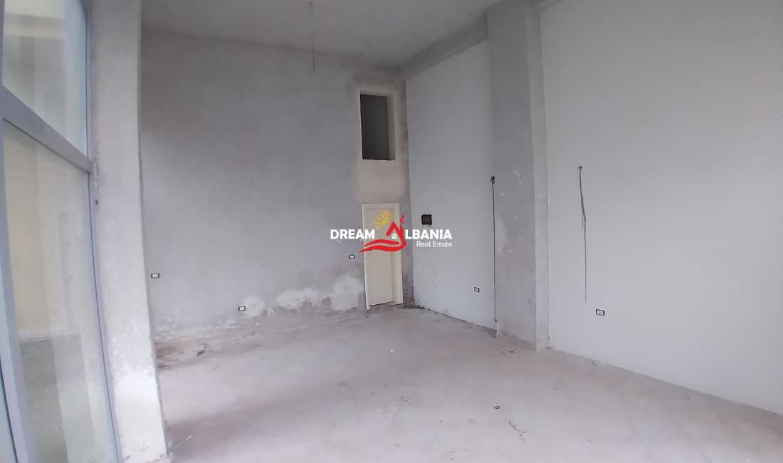 Dyqan per shitje ne Xhamllek prane Hotel Emerald ne Tirane (ID 4171195)