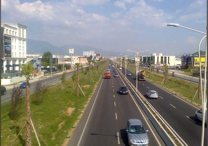 Truall ose Toke ne Tirane - 315,000 Euro
