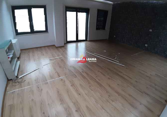 Ambient biznesi me qera 3+1 ne Tirane - 1,200 Euro