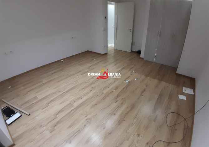 Zyre me qera ne rrugen e Durresit prane sheshit Zogu i zi ne Tirane (ID 4261493)