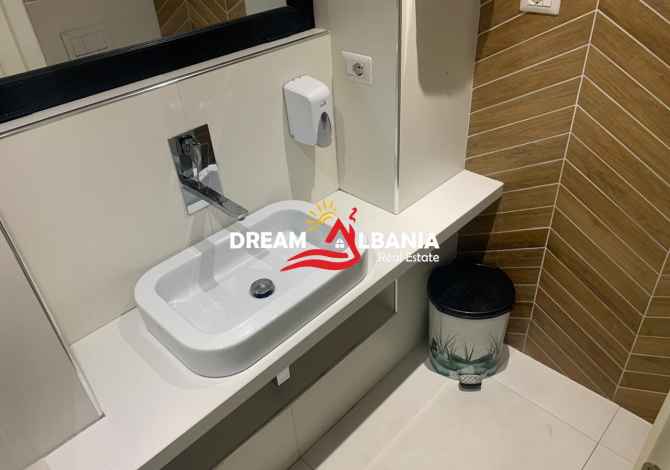 Shitet Dyqan Bar Kafe Piceri i mobiluar luks me arkitekt ne Don Bosko (ID 4171172 )